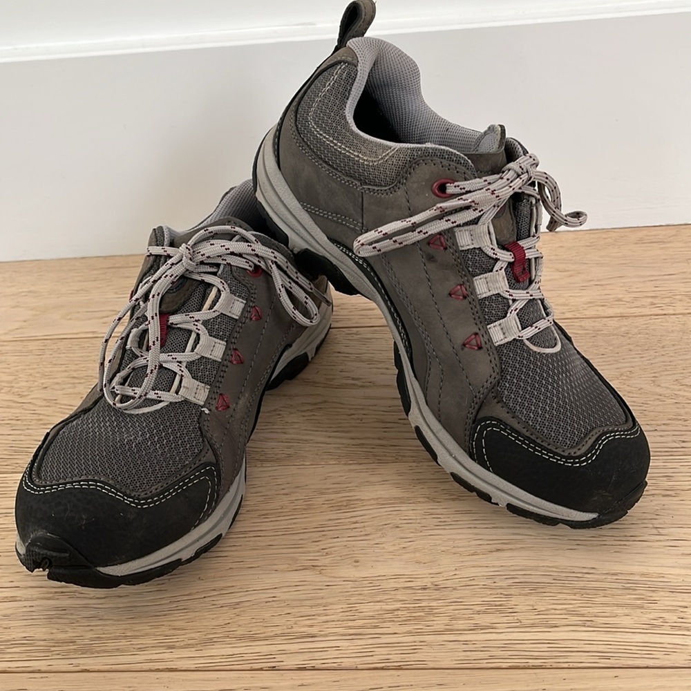 OBOZ Mesa Women's Low Hiking Shoes BDry Waterproof Outdoors Camping Size 9
